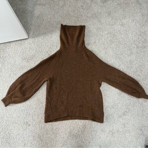 Aritzia Babaton Sweater